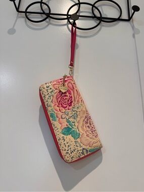 Arts eve Floral Embossed Zip Wristlet Wallet in Pink and Cream